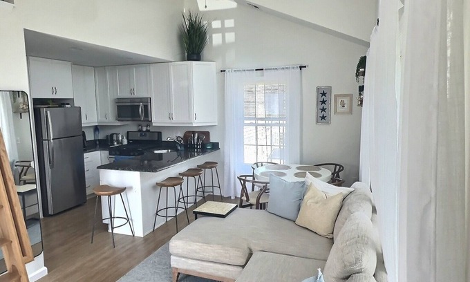 Lavallette Casa | Seaside Serenity – Bright & Airy 2BR Beach Cottage + Loft, Steps to Ocean & Bay