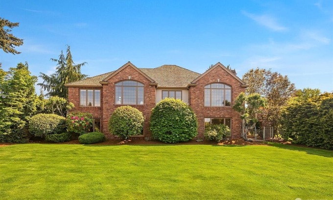 Federal Way Casa | Seaside Serenity Retreat: A Spacious Home in a Coastal Haven with Breathtaking Water Views