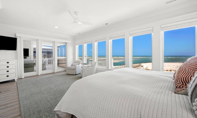 Pawleys Island Casa | Seaside Serenity Oceanfront Luxury with Pool
