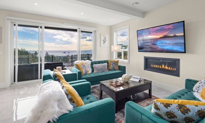 Colwood Casa | "Seaside Serenity: Your Dream Stay In Victoria Awaits!"