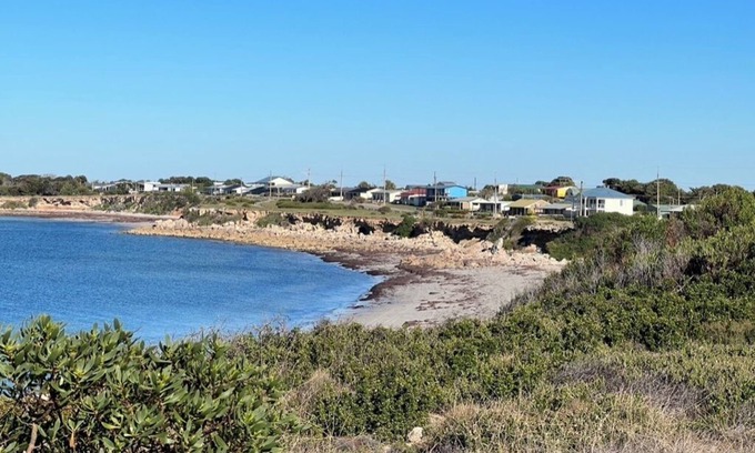 Moorowie Casa | Seaside shack on the empty beachfront remote, only 12 mins from Yorktown.