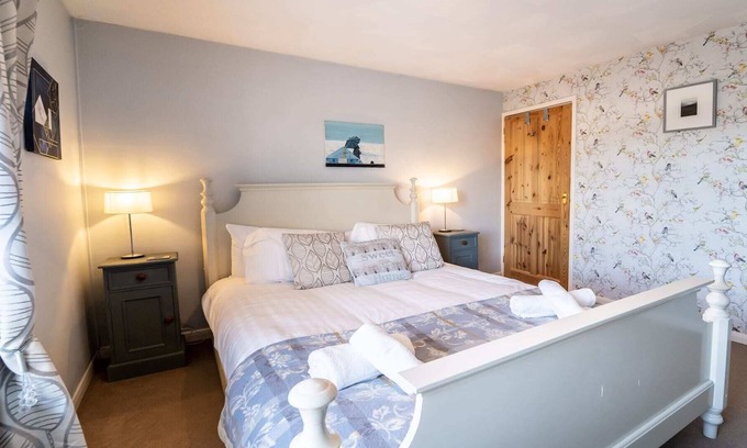 Caister-on-Sea Casa | Seaside Snug – 2 Bedroom Home - near the Beach 🏖️ - Pets✅ - Garden