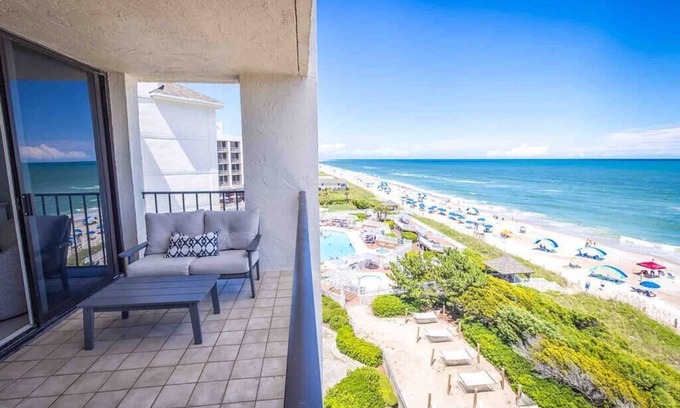 Wrightsville Beach Condominio | Seaside Solace: Panoramic Views Ocean front property with pool