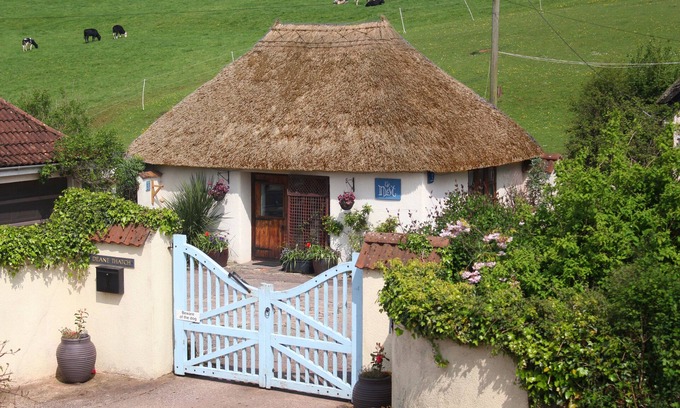 Liverton Cabaña | Seaside Thatched Devon Cottage just for two.