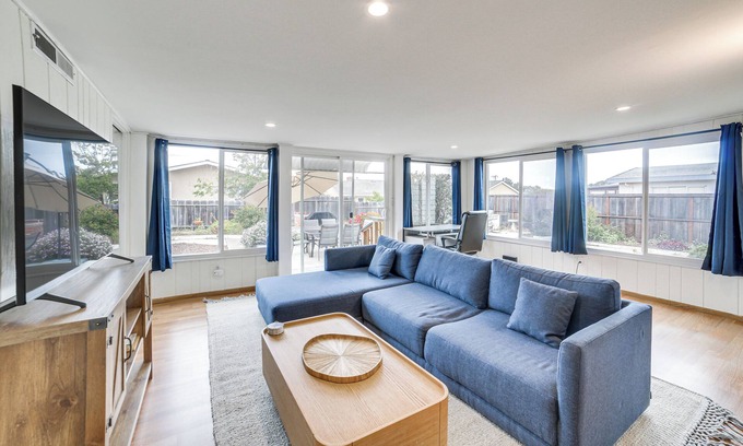 Seaside Cabaña | Seaside Vacation Rental w/ Patio Near Monterey Bay