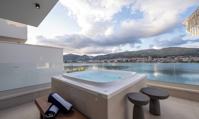 Trogir Apartamento | Seaside Villa by Brown Hotels