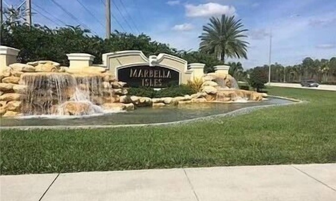 North Naples Casa | Seasonal Villa in very desired gated community, with Pools, tennis, workout.....