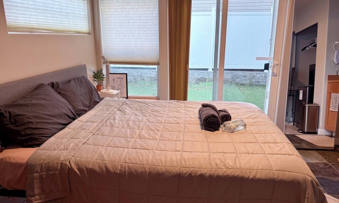 Broadview Casa | Seattle Gem - Cozy Private 1 Bed 1 Bath with Shared Yard
