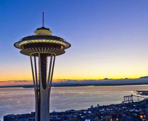 West Queen Anne Hotel | Seattle Luxury 4-Suite Retreat