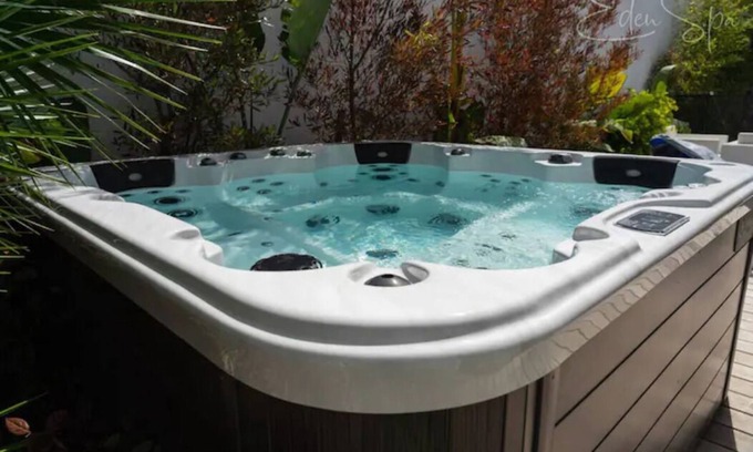 Tukwila Casa | Seattle's Luxe Retreat w/ hot tub, sauna, SPA bath