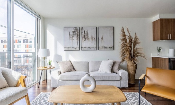Mann Apartamento | Seattle's modern and stylish Penthouse Apartment- Wifi, Pet Friendly, Rooftop