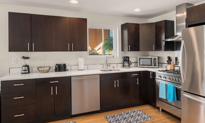 Minor Casa | Seattle Vacation Home-18th Ave Townhome