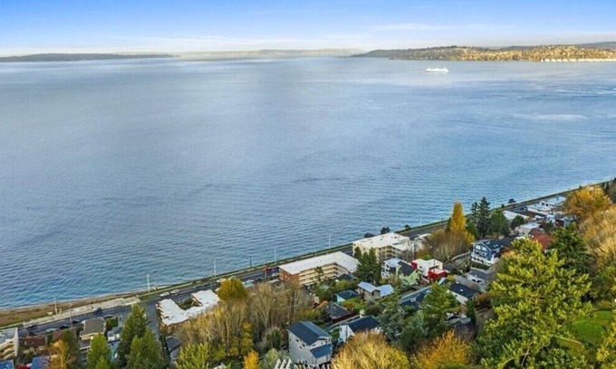 West Seattle Casa | Seattle Vacation Home: Alki Beach House. Central Air Conditioning!