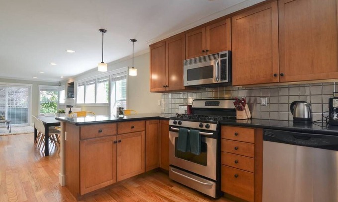Mann Casa | Seattle Vacation Home: Off The Wall