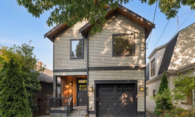 Mann Casa | Seattle Vacation Home: The House of Suffrage