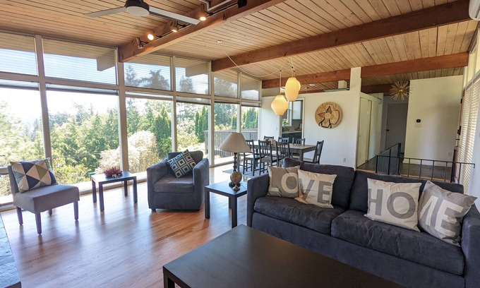 Lake Forest Park Casa | Seattle Vacation Home - Lake Forest Park