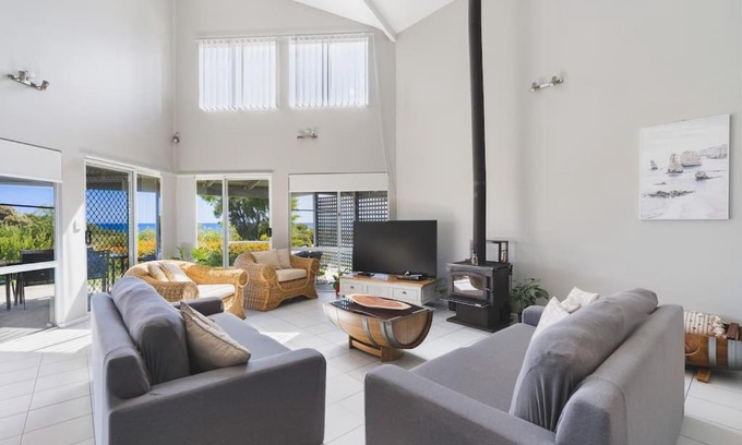 Peppermint Grove Beach Casa | Seaview Beach House by Peppy Beach Retreats®