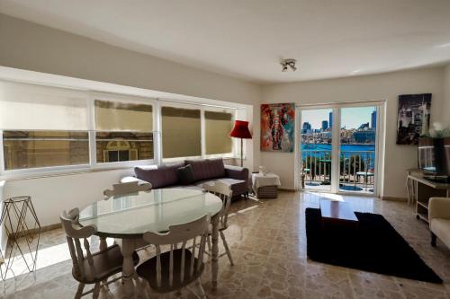 Tower Road Apartamento | Seaview Cozy Stay in a Prime Sliema Location 6S