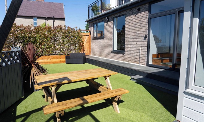 Llanfairfechan Cabaña | SEAVIEW HOUSE, country holiday cottage in Llanfairfechan