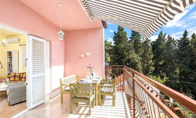 Vrboska Apartamento | Apartamento de lujo SeaView * Villa Madalena * en todo el piso superior de una villa