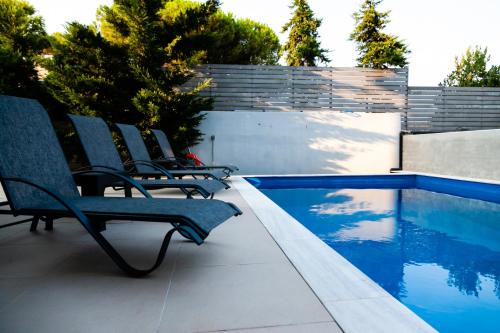 Porto Rafti Villa | Seaview Pool Villa near Beach and Athens Airport