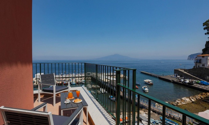 Sorrento Historic Centre Apartamento | SeaView Sorrento Apartment by the sea with terrace