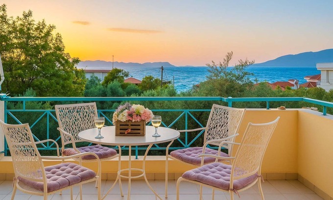 Avia Casa | Seaview Terrace Haven-Perfect Location By The Sea