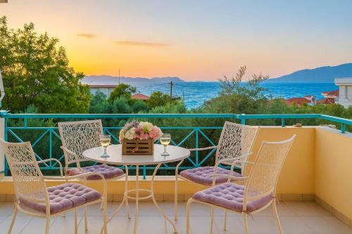 Avia Casa | Seaview Terrace Haven-Perfect Location By The Sea
