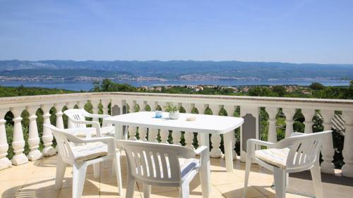 Dobrinj Apartamento | Seaview Villa Anita with Two Bedrooms and private Pool