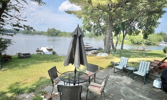 Raymond Villa | Sebago Escape Limit 12 5 Bedroom Home by RedAwning