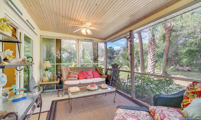 Sebastian Highlands Cabaña | Sebastian Home w/ Screened Lanai: 8 Mi to Beach!