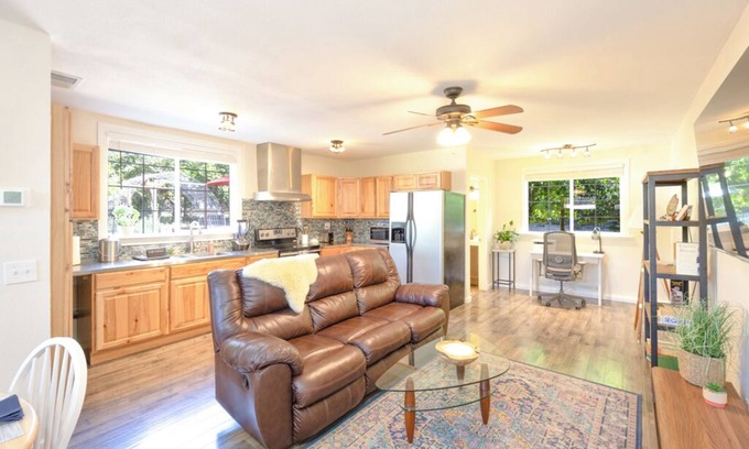 Sebastopol Cabaña | Sebastopol Country Getaway - 18 Minutes Walk to Downtown
