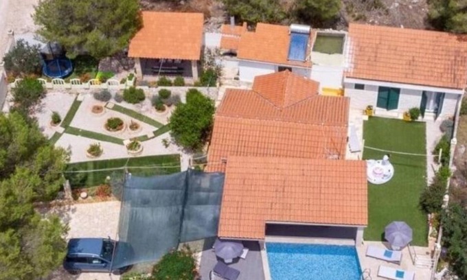 Milna (Brac) Casa | Seclude charmy house with pool 200m from sea