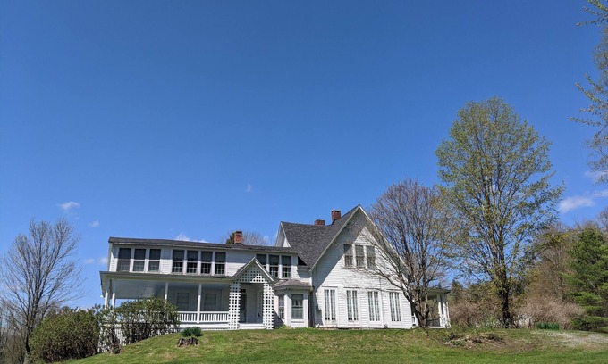 Clarksburg Otro | Secluded 19th century Farmhouse with mountain views