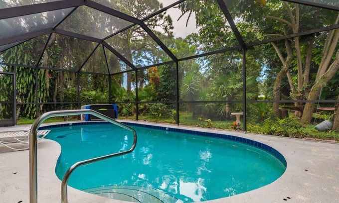 Osprey Casa | Secluded 3R Pool Home Retreat Near Sarasota