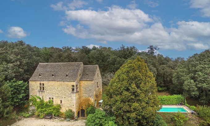 Les Eyzies Casa | Secluded 5 Bedroom Woodland Villa with Pool