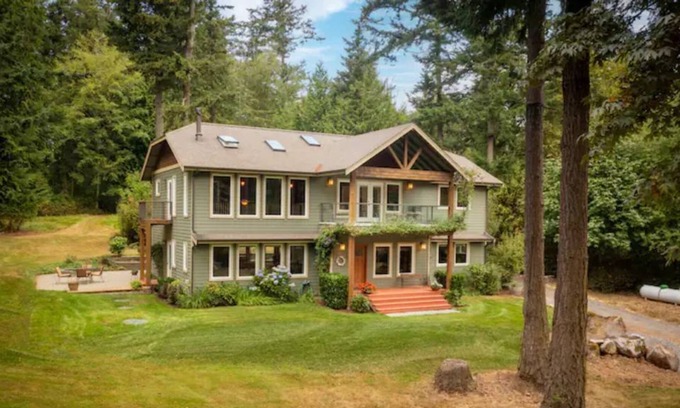 Lummi Island Cabaña | Secluded 5BD Cozy PNW Cottage w/ Beach Access!