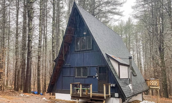 East Jamaica Casa | Secluded A-frame home near Mt. Snow and Stratton Ski with wood stove & streaming