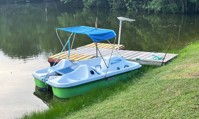 Brenham Casa | Secluded, acreage,1.5m to dwntn. Fishing-paddleboat-nature trail-KING Sleep# Bed