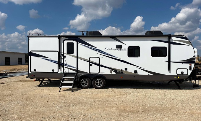 Brenham Alquiler De RV | Secluded adult getaway located in beautiful round top Texas