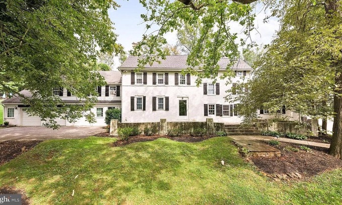 Phoenixville Casa | Secluded and peaceful 5 bedroom family friendly home with pool