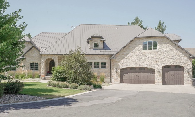 Morgan County Casa | Secluded and peaceful country home near mountains, reservoir, ski resorts.