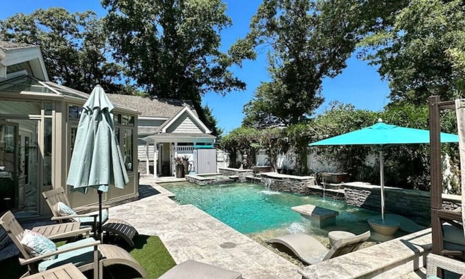 Town Bank Casa | Secluded bayside retreat w/ pool