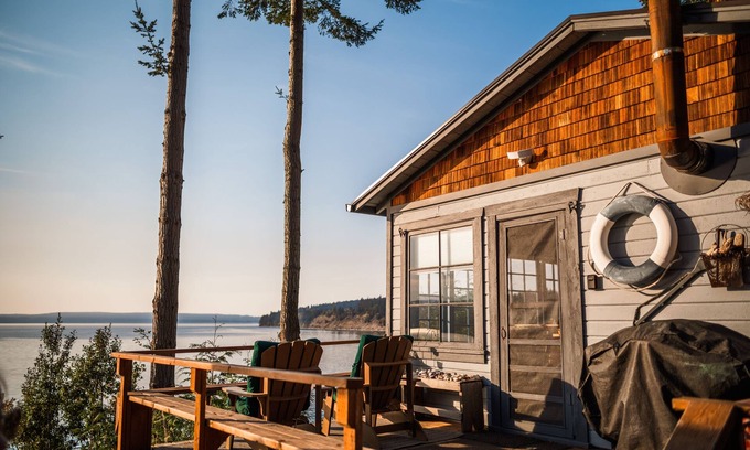 Adelma Beach Cabina | Secluded Beach Cabin on Historic Discovery Bay