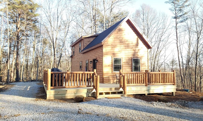 Rockbridge Cabina | Secluded, beautiful cabin with hot tub and fire pit in heart of Hocking Valley!