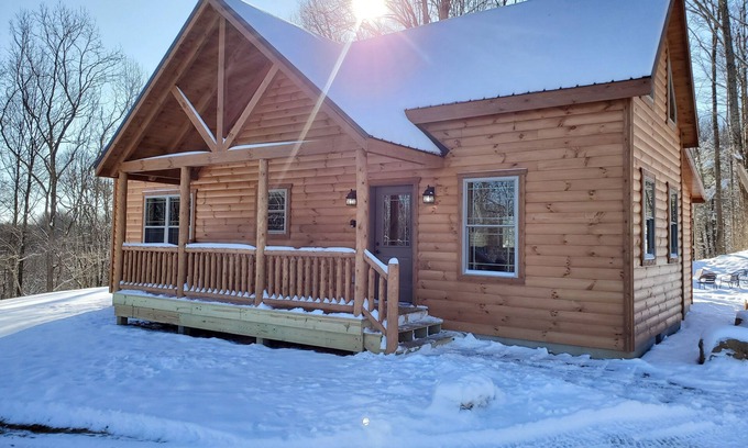 Rockbridge Cabina | Secluded, beautiful cabin with hot tub and fire pit in heart of Hocking Valley!