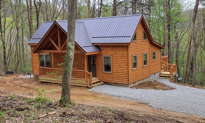 Rockbridge Cabina | Secluded, beautiful cabin with hot tub and fire pit in heart of Hocking Valley!