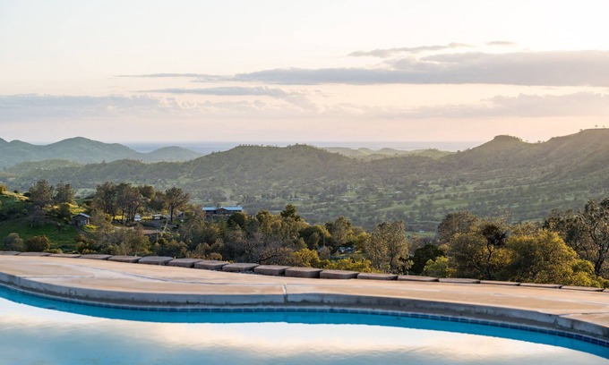 Clovis Casa | Secluded Beautiful Mountainside Getaway with a Pool & Views