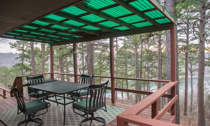 Eureka Springs Casa | Secluded Beaver Lake Cabin close to Eureka Springs