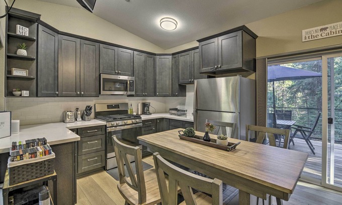 Butte Meadows Cabina | Secluded Butte Meadows Cabin w/ Deck & Grill!